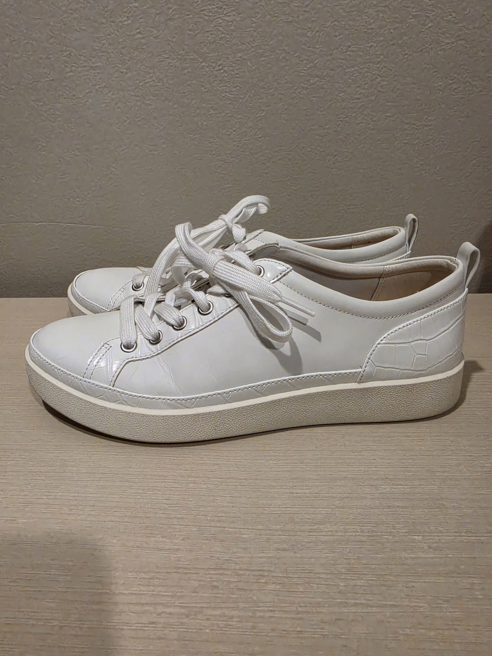 Vionic Winny White Leather Croc Orthotic Platform Sneakers - Women's Size 9 W
